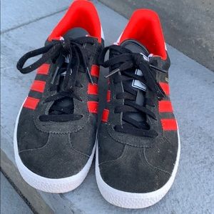 Adidas kids Gazell kids size 5 gently worn